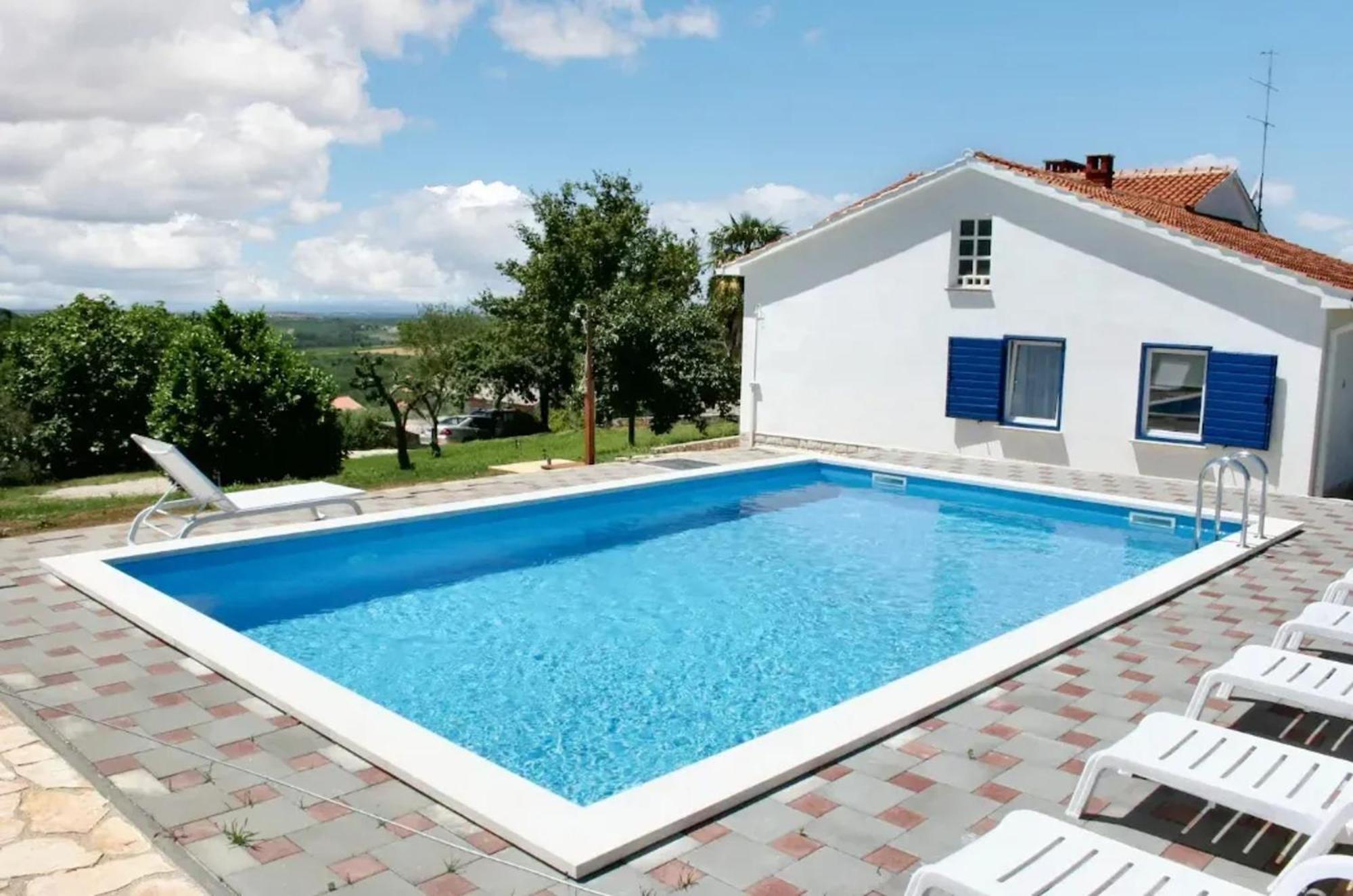 Family In With Pool And Sea View