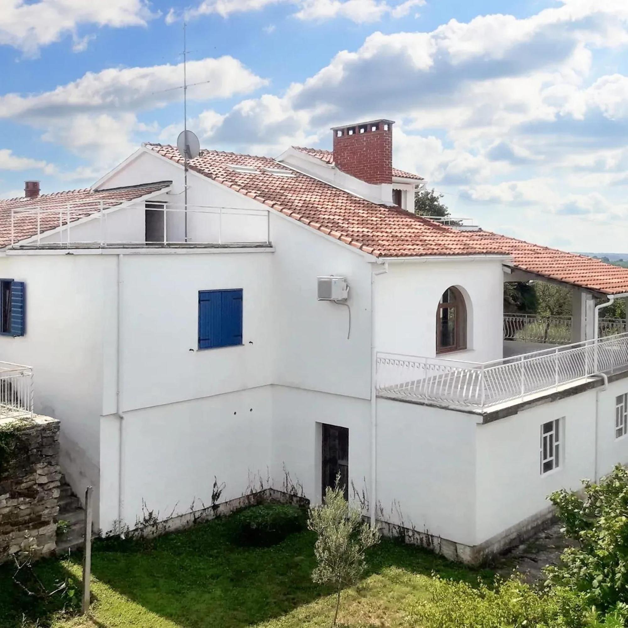 Villa Family In With Pool And Sea View