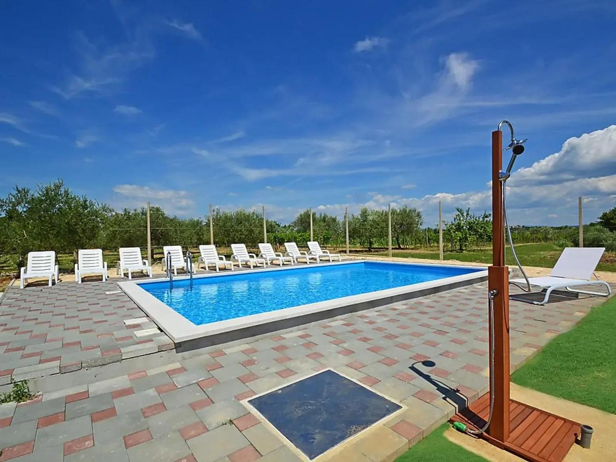 Family In With Pool And Sea View *