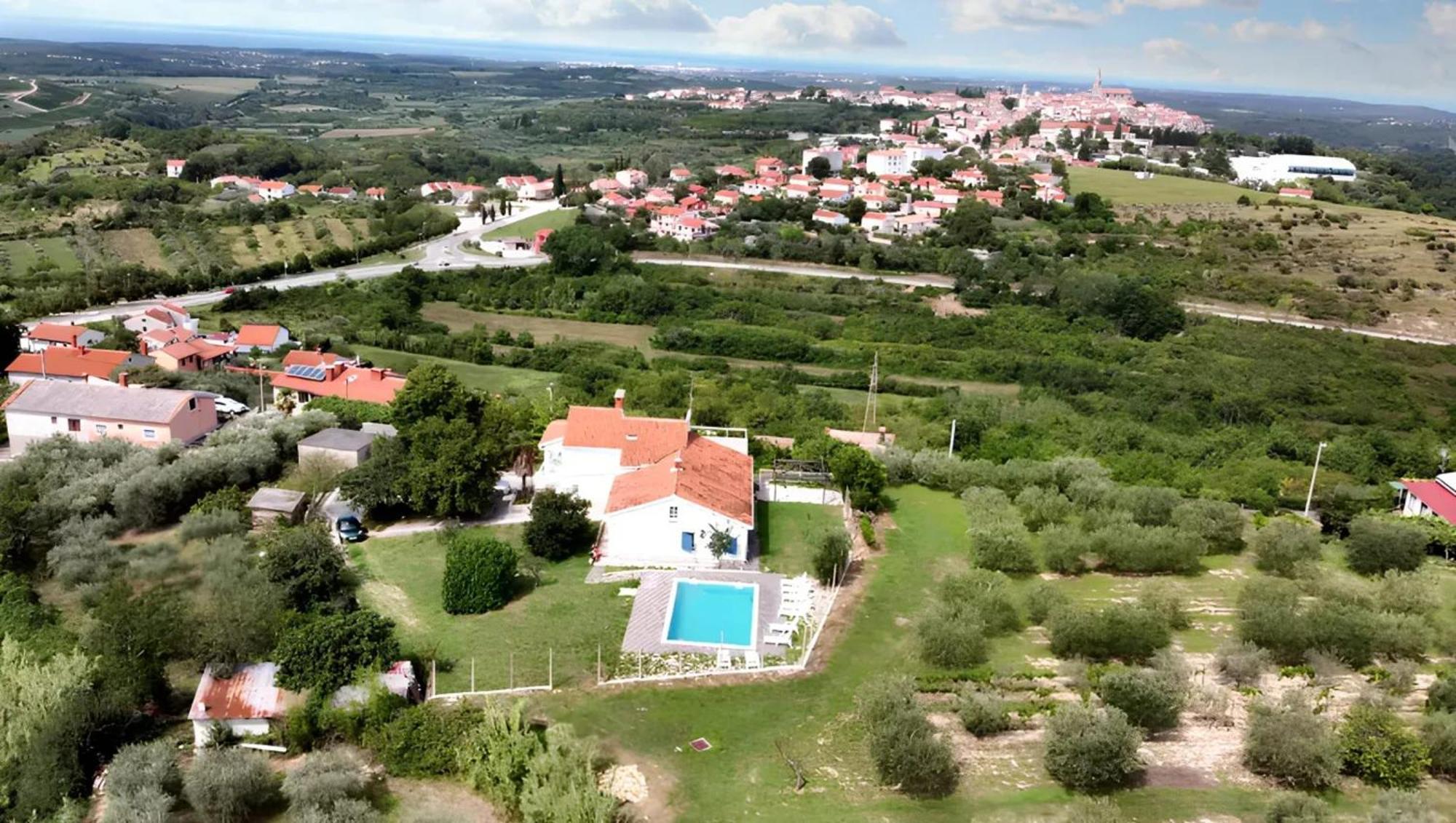 Family In With Pool And Sea View Villa